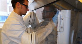 Our PhD Student Rocco Sciarrillo working at the hypoxia cabinet at CCA