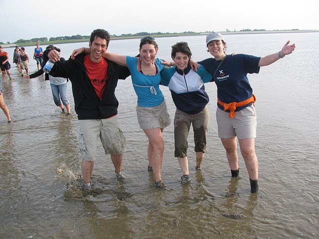 Wadlopen Walking on the mud with Drvander Velde Dr. Caretti and Dr. Leon